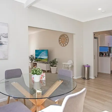 Charming Coastal Retreat Apartment Umina Beach Exterior photo