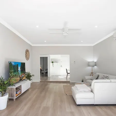 Charming Coastal Retreat Apartment Umina Beach Exterior photo